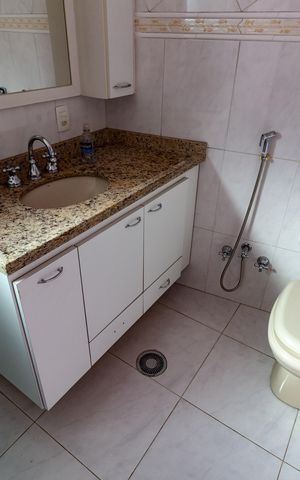 Casa à venda com 468m², 5 quartos e 4 vagas Casa à venda com 468m², 5 quartos e 4 vagasBanheiro da Suíte 3
