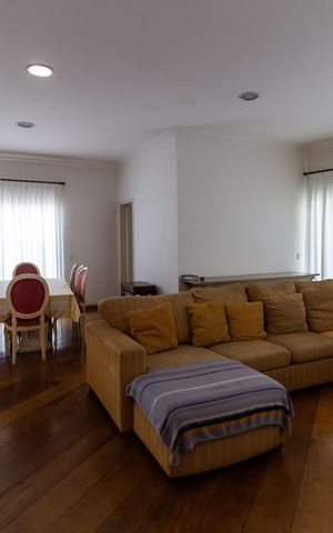 Casa à venda com 468m², 5 quartos e 4 vagas Casa à venda com 468m², 5 quartos e 4 vagasSala do Andar Superior