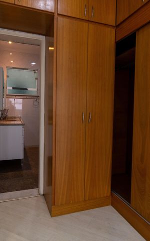 Casa à venda com 468m², 5 quartos e 4 vagas Casa à venda com 468m², 5 quartos e 4 vagasSuíte 2