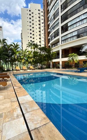 Apartamento à venda com 195m², 3 quartos e 4 vagas Apartamento à venda com 195m², 3 quartos e 4 vagasPiscina