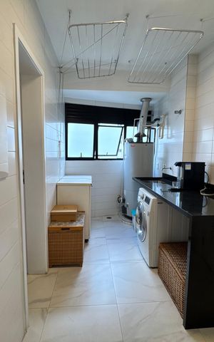 Apartamento à venda com 195m², 3 quartos e 4 vagas Apartamento à venda com 195m², 3 quartos e 4 vagasÁrea de Serviço