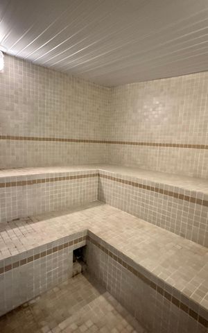 Apartamento à venda com 195m², 3 quartos e 4 vagas Apartamento à venda com 195m², 3 quartos e 4 vagasSaúna