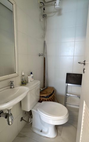 Apartamento à venda com 195m², 3 quartos e 4 vagas Apartamento à venda com 195m², 3 quartos e 4 vagasBanheiro área de serviço