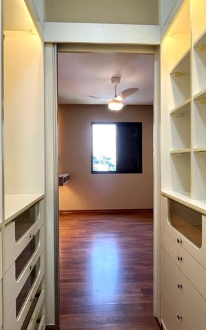 Apartamento para alugar com 98m², 2 quartos e 2 vagas Apartamento para alugar com 98m², 2 quartos e 2 vagasCloset da suíte