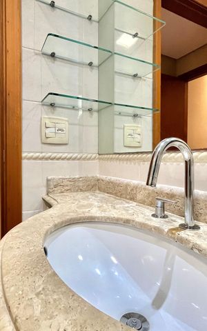 Apartamento para alugar com 98m², 2 quartos e 2 vagas Apartamento para alugar com 98m², 2 quartos e 2 vagasBanheiro da Suíte