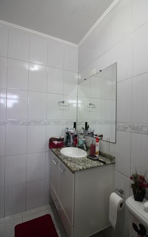Casa à venda com 216m², 3 quartos e 4 vagasQuarto 1 - Suíte Banheiro