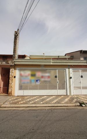 Casa à venda com 216m², 3 quartos e 4 vagasFachada