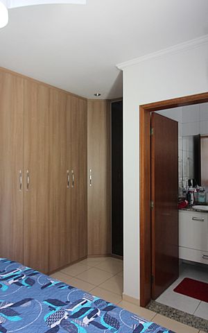 Casa à venda com 216m², 3 quartos e 4 vagasQuarto 1 - Suíte