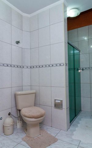 Casa à venda com 175m², 3 quartos e 2 vagas Casa à venda com 175m², 3 quartos e 2 vagasBanheiro 2