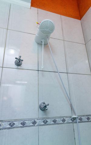 Casa à venda com 175m², 3 quartos e 2 vagas Casa à venda com 175m², 3 quartos e 2 vagasBanheiro 2
