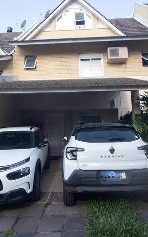 Casa à venda com 184m², 3 quartos e 2 vagas Casa à venda com 184m², 3 quartos e 2 vagasFachada