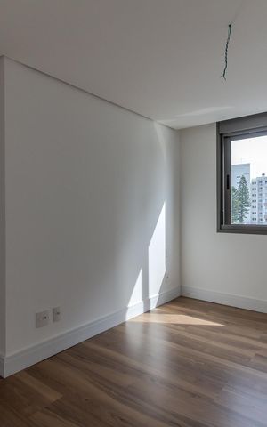 Apartamento à venda com 209m², 3 quartos e 3 vagas Apartamento à venda com 209m², 3 quartos e 3 vagasSuíte 2
