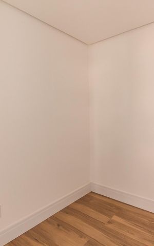 Apartamento à venda com 209m², 3 quartos e 3 vagas Apartamento à venda com 209m², 3 quartos e 3 vagasQuarto de Serviço