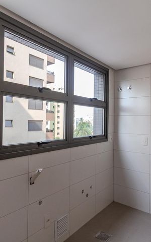 Apartamento à venda com 209m², 3 quartos e 3 vagas Apartamento à venda com 209m², 3 quartos e 3 vagasÁrea de Serviço