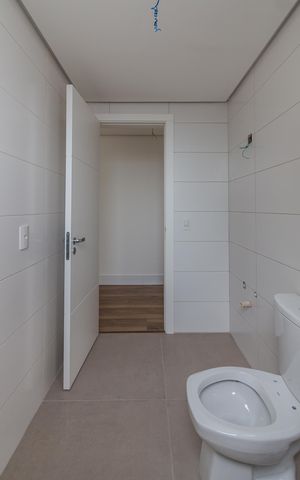 Apartamento à venda com 209m², 3 quartos e 3 vagas Apartamento à venda com 209m², 3 quartos e 3 vagasBanheiro Suíte 2