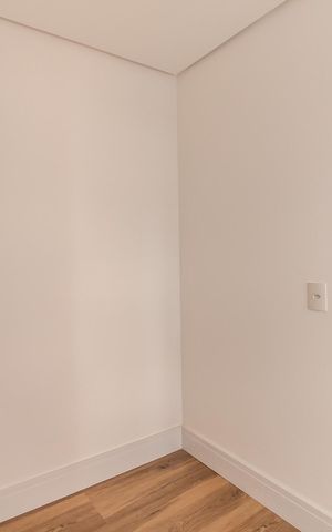Apartamento à venda com 209m², 3 quartos e 3 vagas Apartamento à venda com 209m², 3 quartos e 3 vagasQuarto de Serviço
