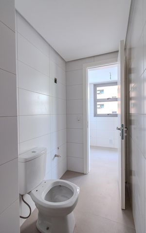 Apartamento à venda com 209m², 3 quartos e 3 vagas Apartamento à venda com 209m², 3 quartos e 3 vagasBanheiro de serviço