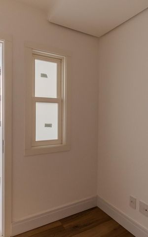 Apartamento à venda com 209m², 3 quartos e 3 vagas Apartamento à venda com 209m², 3 quartos e 3 vagasQuarto de Serviço
