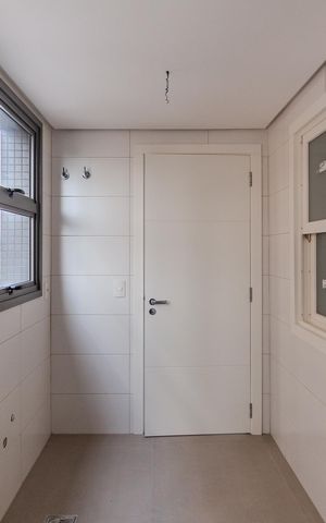 Apartamento à venda com 209m², 3 quartos e 3 vagas Apartamento à venda com 209m², 3 quartos e 3 vagasÁrea de Serviço