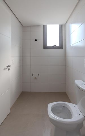 Apartamento à venda com 209m², 3 quartos e 3 vagas Apartamento à venda com 209m², 3 quartos e 3 vagasBanheiro Suíte 3