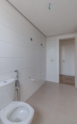 Apartamento à venda com 209m², 3 quartos e 3 vagas Apartamento à venda com 209m², 3 quartos e 3 vagasBanheiro Suíte 1