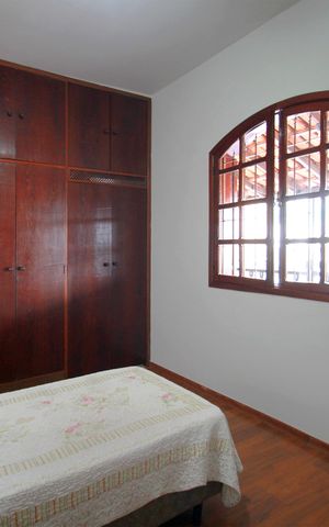 Casa à venda com 431m², 4 quartos e 1 vagaSuite