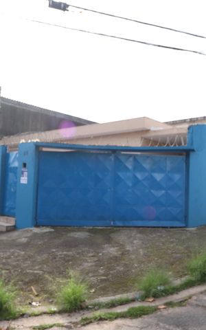 Casa para alugar com 191m², 3 quartos e 14 vagasFachada