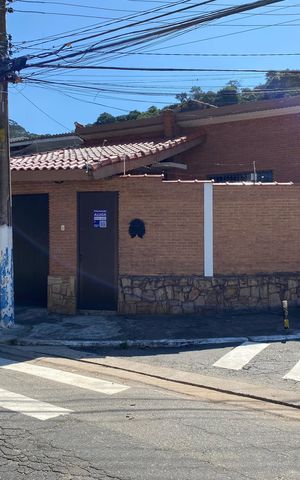 Casa para alugar com 500m², 2 quartos e 3 vagasFachada