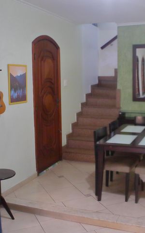Casa à venda com 185m², 5 quartos e 3 vagasSala