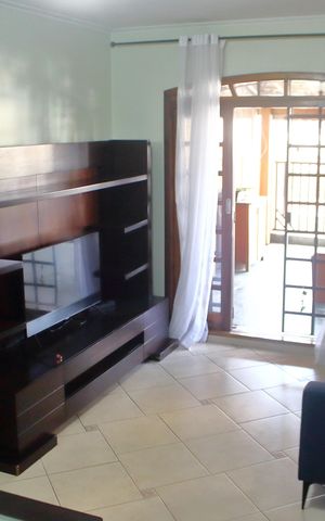 Casa à venda com 185m², 5 quartos e 3 vagasSala