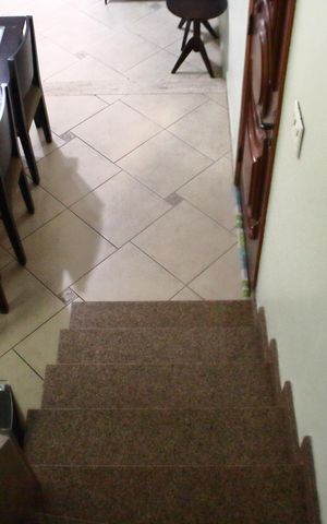 Casa à venda com 185m², 5 quartos e 3 vagasEscada