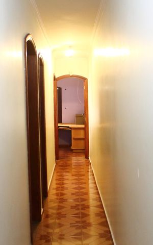 Casa à venda com 185m², 5 quartos e 3 vagasCorredor