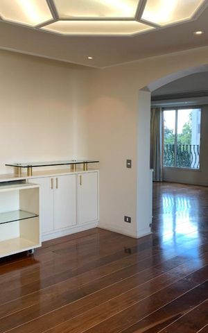 Apartamento para alugar com 340m², 4 quartos e 5 vagas Apartamento para alugar com 340m², 4 quartos e 5 vagasSala