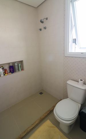 Casa de condomínio para alugar com 345m², 5 quartos e 4 vagasBanheiro da Suíte 1