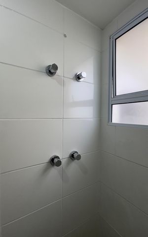 Apartamento à venda com 57m², 2 quartos e 1 vaga Apartamento à venda com 57m², 2 quartos e 1 vagaBanheiro