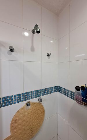 Casa à venda com 310m², 3 quartos e 2 vagas Casa à venda com 310m², 3 quartos e 2 vagasBanheiro Social