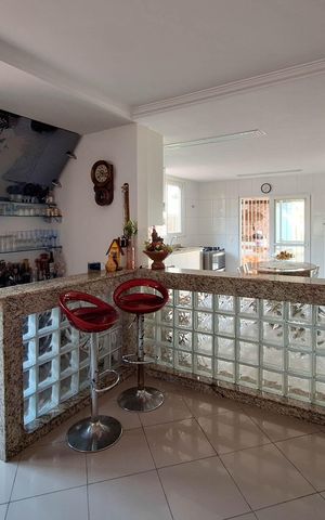 Casa à venda com 310m², 3 quartos e 2 vagas Casa à venda com 310m², 3 quartos e 2 vagasSala