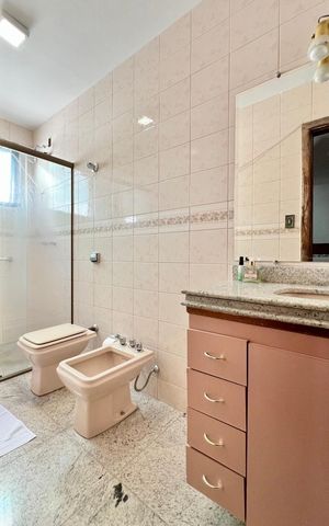 Apartamento à venda com 260m², 4 quartos e 2 vagas Apartamento à venda com 260m², 4 quartos e 2 vagasBanheiro