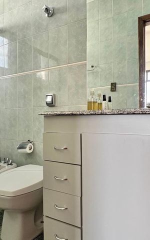 Apartamento à venda com 260m², 4 quartos e 2 vagas Apartamento à venda com 260m², 4 quartos e 2 vagasBanheiro 2