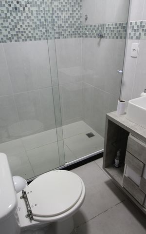 Casa de condomínio à venda com 350m², 5 quartos e 2 vagasBanheiro Social