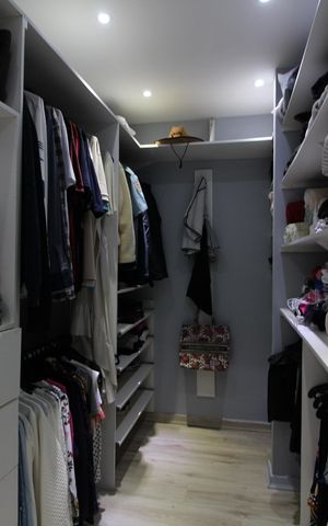 Casa de condomínio à venda com 350m², 5 quartos e 2 vagasQuarto 4 - Closet