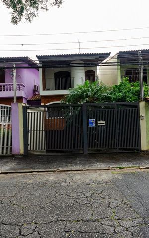 Casa para alugar com 240m², 3 quartos e 5 vagas Casa para alugar com 240m², 3 quartos e 5 vagasFachada