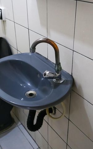 Casa para alugar com 50m², 2 quartos e 1 vaga Casa para alugar com 50m², 2 quartos e 1 vagaBanheiro