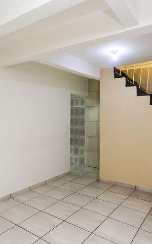 Casa para alugar com 50m², 2 quartos e 1 vaga Casa para alugar com 50m², 2 quartos e 1 vagaSala