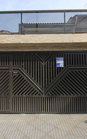 Casa para alugar com 159m², 2 quartos e 2 vagasFachada
