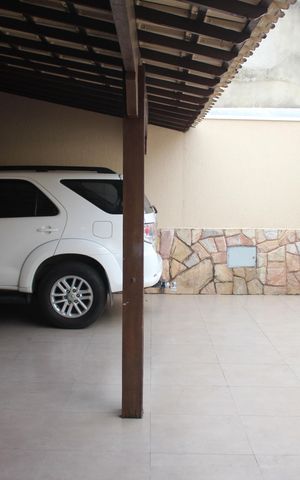 Casa à venda com 315m², 3 quartos e 3 vagasGaragem