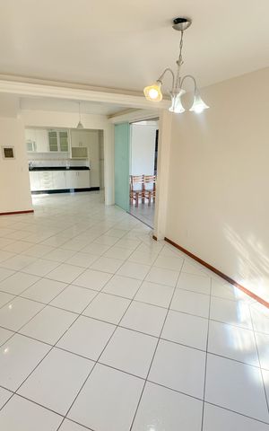 Casa para alugar com 200m², 3 quartos e 2 vagasSala