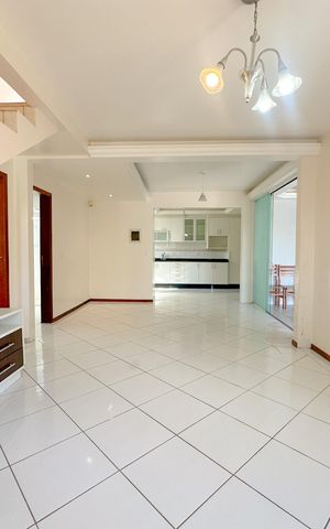 Casa para alugar com 200m², 3 quartos e 2 vagasSala