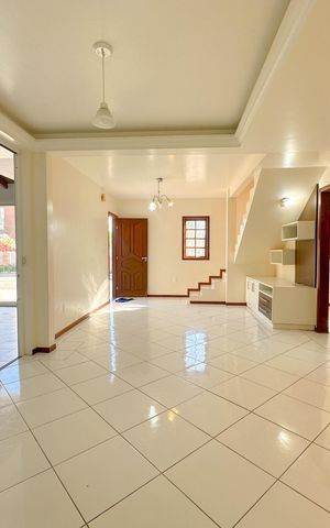 Casa para alugar com 200m², 3 quartos e 2 vagasSala