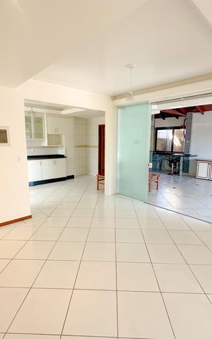 Casa para alugar com 200m², 3 quartos e 2 vagasSala